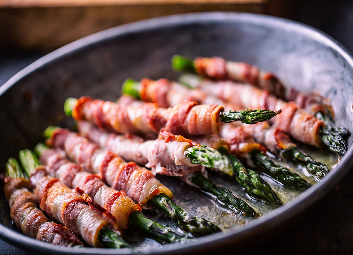 Sparanghel invelit in bacon