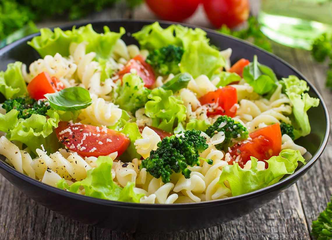 Salata cu paste si broccoli
